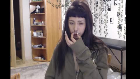 Snapshot of wavy_nights chatting on 12/20/25, 01:34 Mina online show from 12/20/25, 01:34