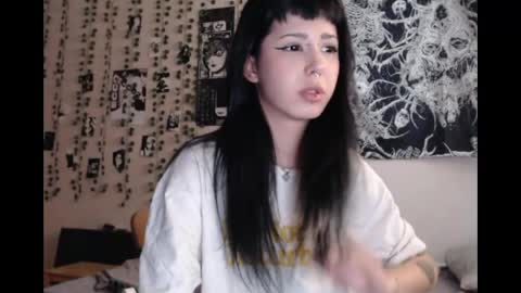 Snapshot of wavy_nights chatting on 04/19/26, 12:59 Mina online show from 04/19/26, 12:59