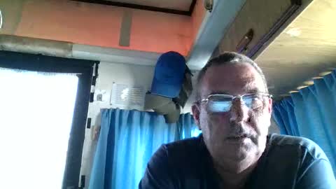 Snapshot of wazahardon2 chatting on 10/27/25, 03:43 wazahardon2 online show from 10/27/25, 03:43