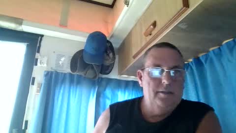 Snapshot of wazahardon2 chatting on 12/15/25, 04:17 wazahardon2 online show from 12/15/25, 04:17