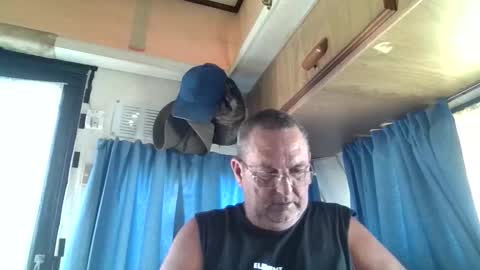 Snapshot of wazahardon2 chatting on 12/18/25, 02:17 wazahardon2 online show from 12/18/25, 02:17