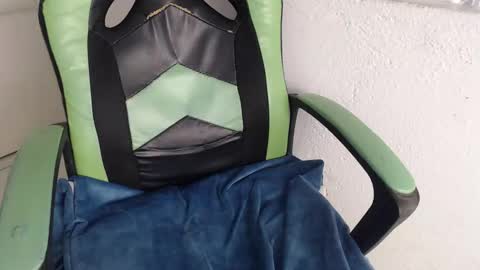 Trixie 3 online show from 12/22/25, 03:09