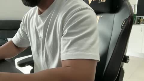 Snapshot of weaponx1 chatting on 01/05/26, 08:56 Weapon X online show from 01/05/26, 08:56