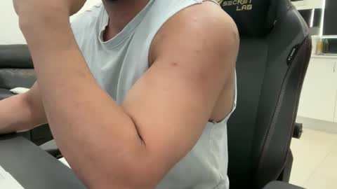 Snapshot of weaponx1 chatting on 01/09/26, 04:37 Weapon X online show from 01/09/26, 04:37