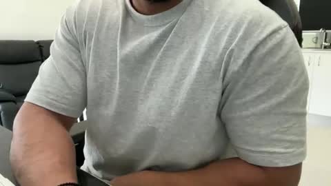 Snapshot of weaponx1 chatting on 04/08/26, 02:22 Weapon X online show from 04/08/26, 02:22