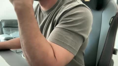 Snapshot of weaponx1 chatting on 04/09/26, 11:21 Weapon X online show from 04/09/26, 11:21