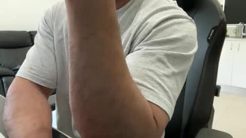 Snapshot of weaponx1 chatting on 04/16/26, 02:45 Weapon X online show from 04/16/26, 02:45