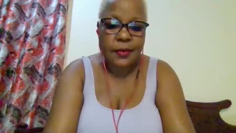 Snapshot of weaverbird25 chatting on 02/23/26, 09:23 weaverbird25 online show from 02/23/26, 09:23