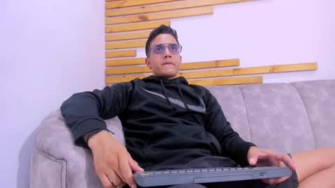 Jhonny Dick  his neighbors. online show from 09/19/25, 07:14