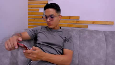 Jhonny Dick  his neighbors. online show from 09/26/25, 07:29