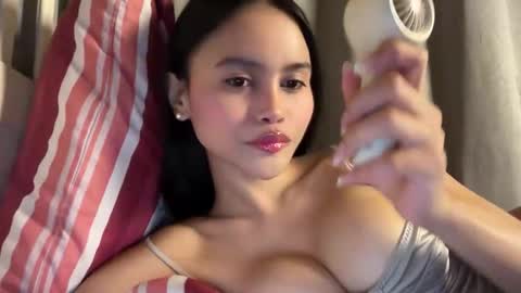 Snapshot of webcammaggie chatting on 10/05/25, 04:27 Maggie online show from 10/05/25, 04:27