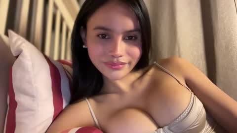 Snapshot of webcammaggie chatting on 12/18/25, 03:01 Maggie online show from 12/18/25, 03:01