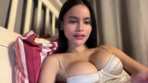 Snapshot of webcammaggie chatting on 02/08/26, 04:27 Maggie online show from 02/08/26, 04:27