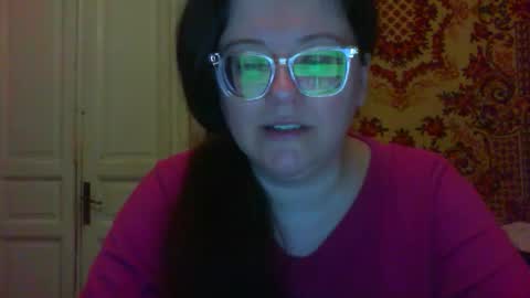Snapshot of webgirl2 chatting on 11/18/25, 02:54 Marina online show from 11/18/25, 02:54