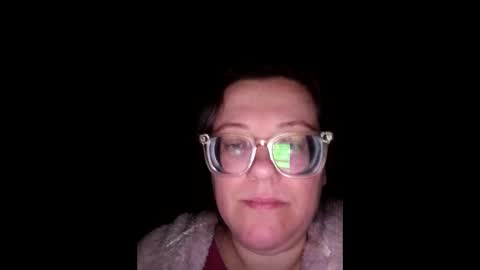 Snapshot of webgirl2 chatting on 12/14/25, 10:03 Marina online show from 12/14/25, 10:03