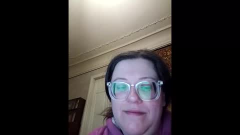 Snapshot of webgirl2 chatting on 04/22/26, 10:33 Marina online show from 04/22/26, 10:33