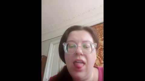 Snapshot of webgirl2 chatting on 05/01/26, 01:26 Marina online show from 05/01/26, 01:26
