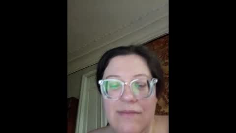 Snapshot of webgirl2 chatting on 05/19/26, 04:02 Marina online show from 05/19/26, 04:02
