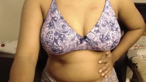 Snapshot of webshowxxx chatting on 10/31/25, 03:13 mina online show from 10/31/25, 03:13