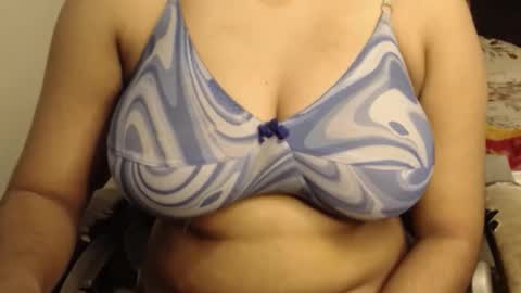 Snapshot of webshowxxx chatting on 12/04/25, 09:23 mina online show from 12/04/25, 09:23