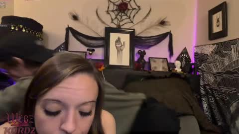 Snapshot of webz_and_kordz chatting on 04/12/26, 05:12 WebzKordz online show from 04/12/26, 05:12