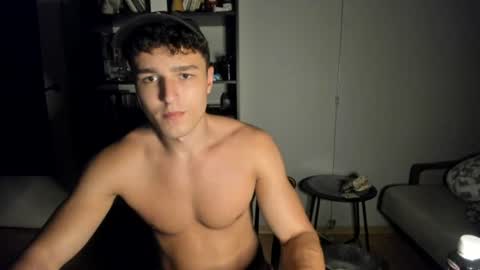 Snapshot of wee_willy_winky chatting on 06/26/26, 12:37 wee_willy_winky online show from 06/26/26, 12:37