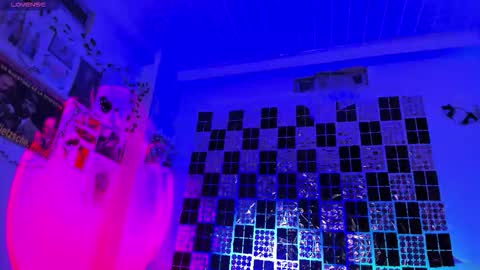 Snapshot of weed420moni chatting on 03/26/26, 05:24 weed420moni online show from 03/26/26, 05:24