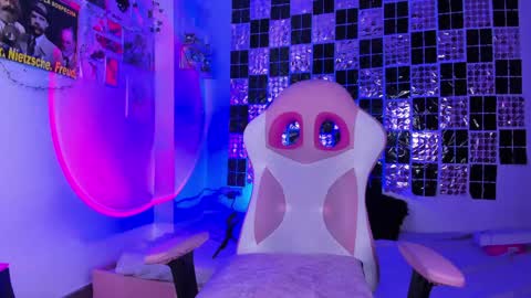 Snapshot of weed420moni chatting on 04/05/26, 04:31 weed420moni online show from 04/05/26, 04:31