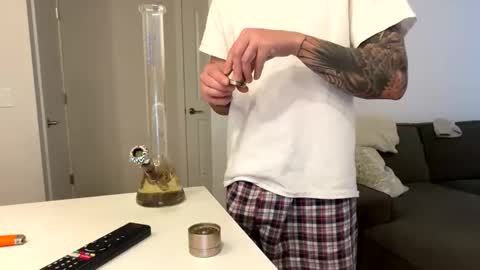 Snapshot of weeklymarz97 chatting on 11/05/25, 10:21 weeklymarz97 online show from 11/05/25, 10:21