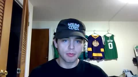Snapshot of weenskir chatting on 04/27/26, 12:58 weenskir online show from 04/27/26, 12:58