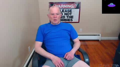 Snapshot of weird_chris chatting on 04/12/26, 06:02 Chris online show from 04/12/26, 06:02