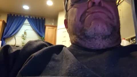 Snapshot of welderod chatting on 10/19/25, 05:52 welderod online show from 10/19/25, 05:52