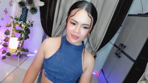 Snapshot of wellcumbabyxx chatting on 05/25/26, 05:08 Hi Im LOVIE Please dont forget to follow and thumbs up me online show from 05/25/26, 05:08