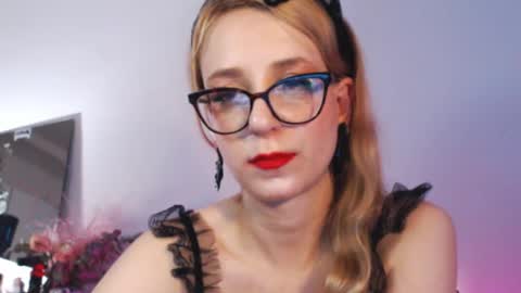 Snapshot of welliza chatting on 03/12/25, 03:57 Liza online show from 03/12/25, 03:57