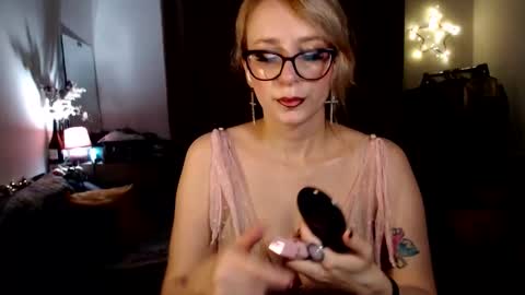 Snapshot of welliza chatting on 11/20/25, 10:42 Liza online show from 11/20/25, 10:42