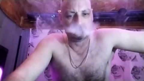 Snapshot of welshdragon37 chatting on 12/21/25, 12:29 Welshdragon37 online show from 12/21/25, 12:29