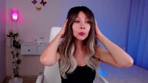 Wendi Foster online show from 11/06/25, 07:04