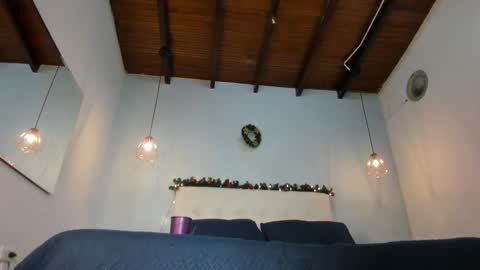 Snapshot of wendolyn_orange69_ chatting on 11/24/25, 01:22 Wendolyn online show from 11/24/25, 01:22