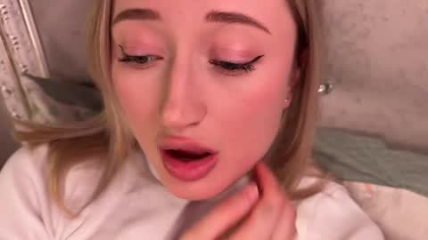 Daisy    online show from 02/05/25, 06:04