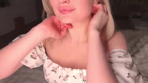 Daisy    online show from 03/01/25, 06:11