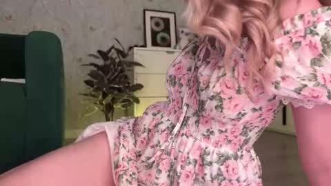 Daisy    online show from 10/03/25, 05:32