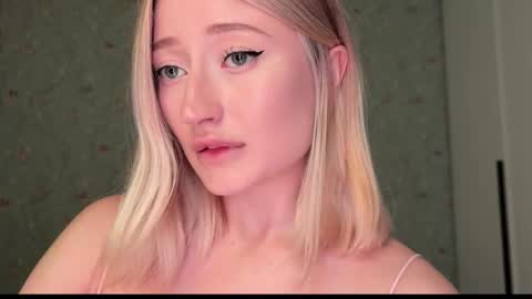 Snapshot of wendy_amber chatting on 02/01/26, 05:00 Daisy online show from 02/01/26, 05:00