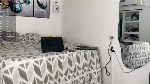 Wendy Alex online show from 10/31/25, 12:33