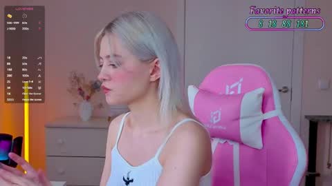 Snapshot of wendylovelylovew chatting on 05/25/26, 05:13 Wendy online show from 05/25/26, 05:13