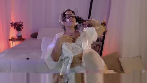 Snapshot of wendytease chatting on 04/19/26, 06:10 wendytease online show from 04/19/26, 06:10