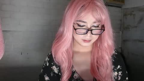 Snapshot of weremeanttobe chatting on 09/25/25, 06:55 andrew online show from 09/25/25, 06:55