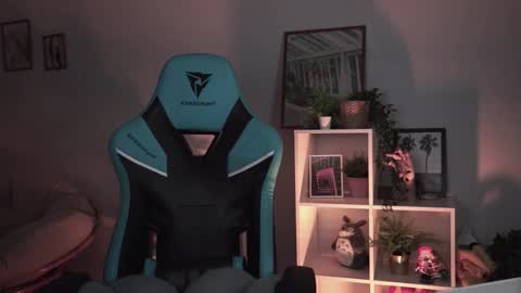 little girl who is always rightLisa online show from 02/24/25, 01:46