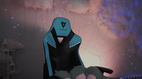 little girl who is always rightLisa online show from 03/10/25, 01:45