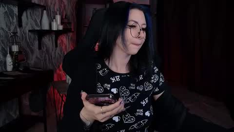 little girl who is always rightLisa online show from 11/30/25, 01:20