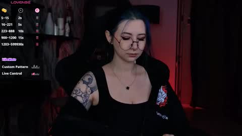 little girl who is always rightLisa online show from 12/16/25, 02:05